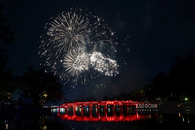 Hanoi City arranges 5 fireworks display sites for the 2026 National Day. The fireworks display time is 15 minutes, from 9:00 PM to 9:15 PM on September 2, 2026. Photo: Viet Anh
