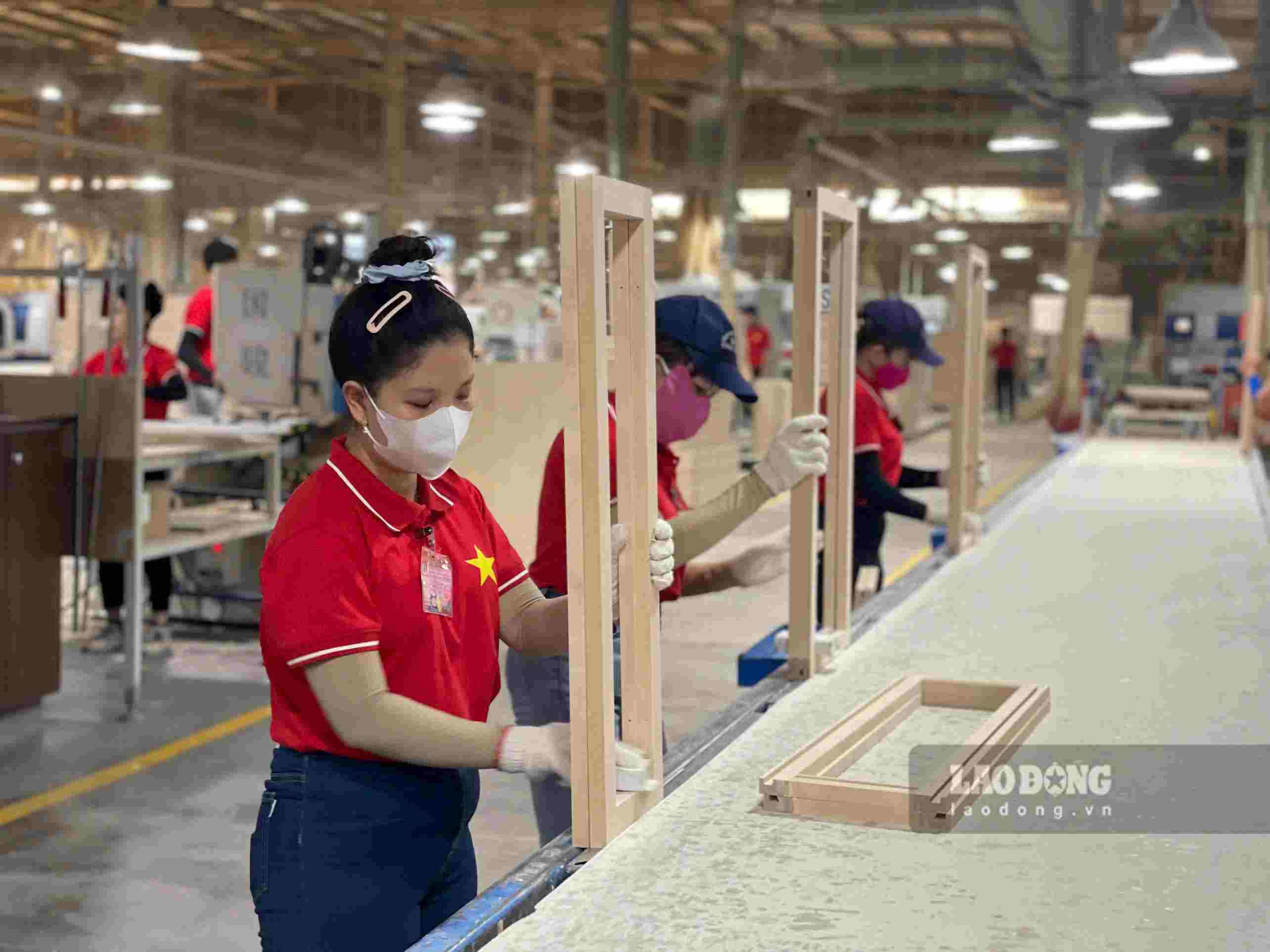 Cua Y - A Chau Industrial Co., Ltd. will give gifts and award ceremonies to employees. Photo: Dinh Trong