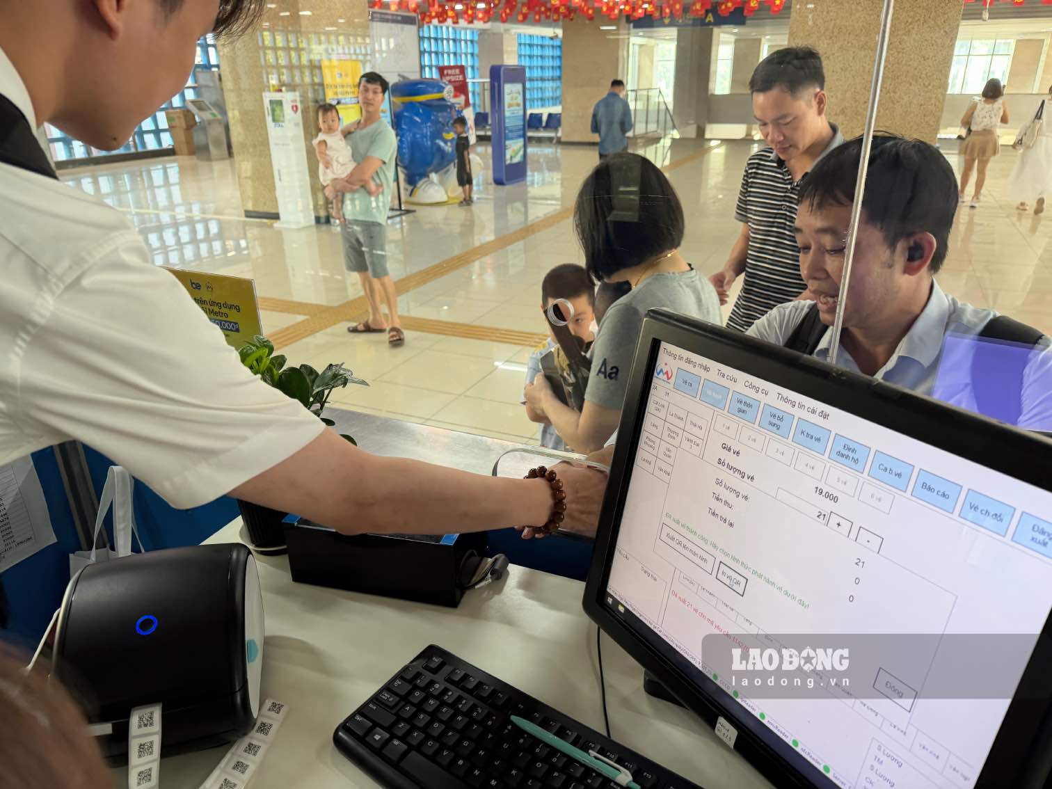 Vé Metro - xe buýt Hà Nội liên thông từ ngày 1.9. Ảnh: Hoài Anh