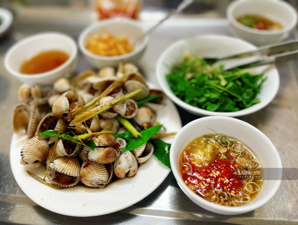 Spicy steamed blood cockles with authentic Thai flavor will be a dish to change the taste for the family to enjoy together. Photo: Mai Chau