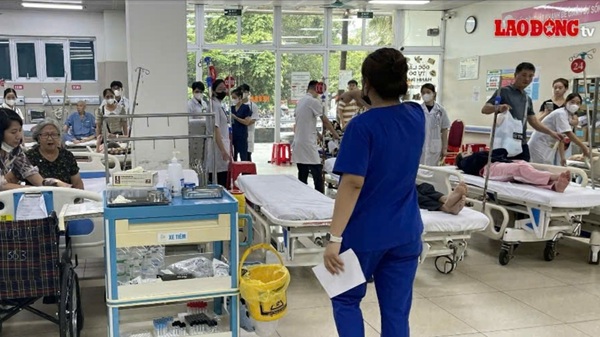 Bệnh nhân điều trị tại Bệnh viện Thanh Nhàn, Hà Nội. Ảnh: Minh Hạnh