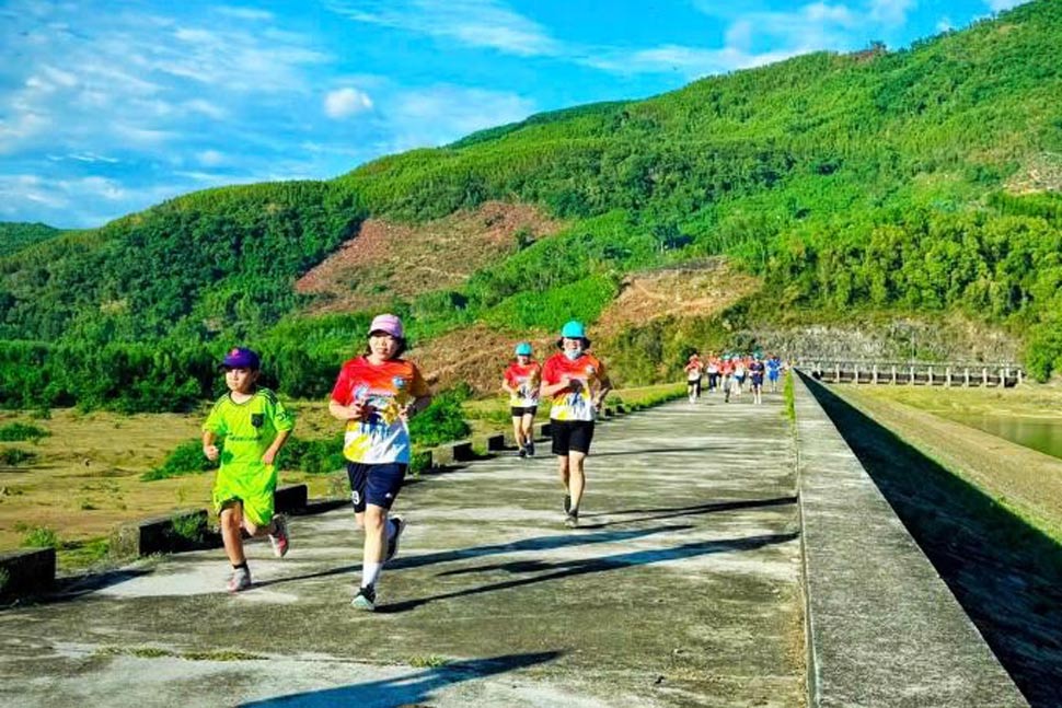 Đoàn viên, người lao động Công đoàn cơ sở Trung tâm Y tế Hoài Nhơn tham gia giải chạy. Ảnh: Công đoàn Gia Lai