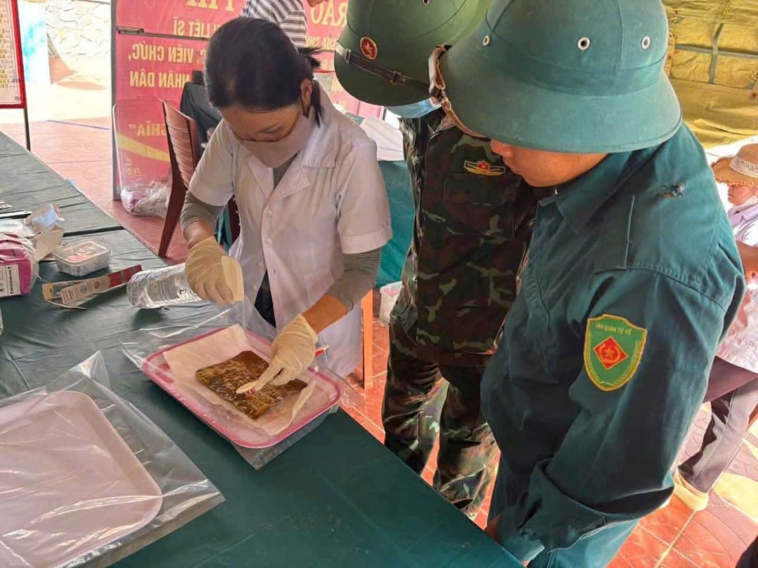 Functional forces are careful with martyrs' relics. Photo: Da Nang Military Command