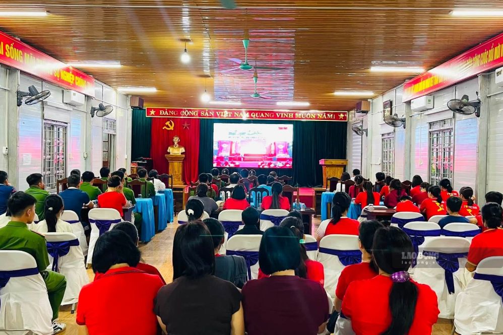 Hoạt động đi bộ “Cùng Việt Nam tiến bước” tại xã Mường Cơi. Ảnh: Tâm Hạnh