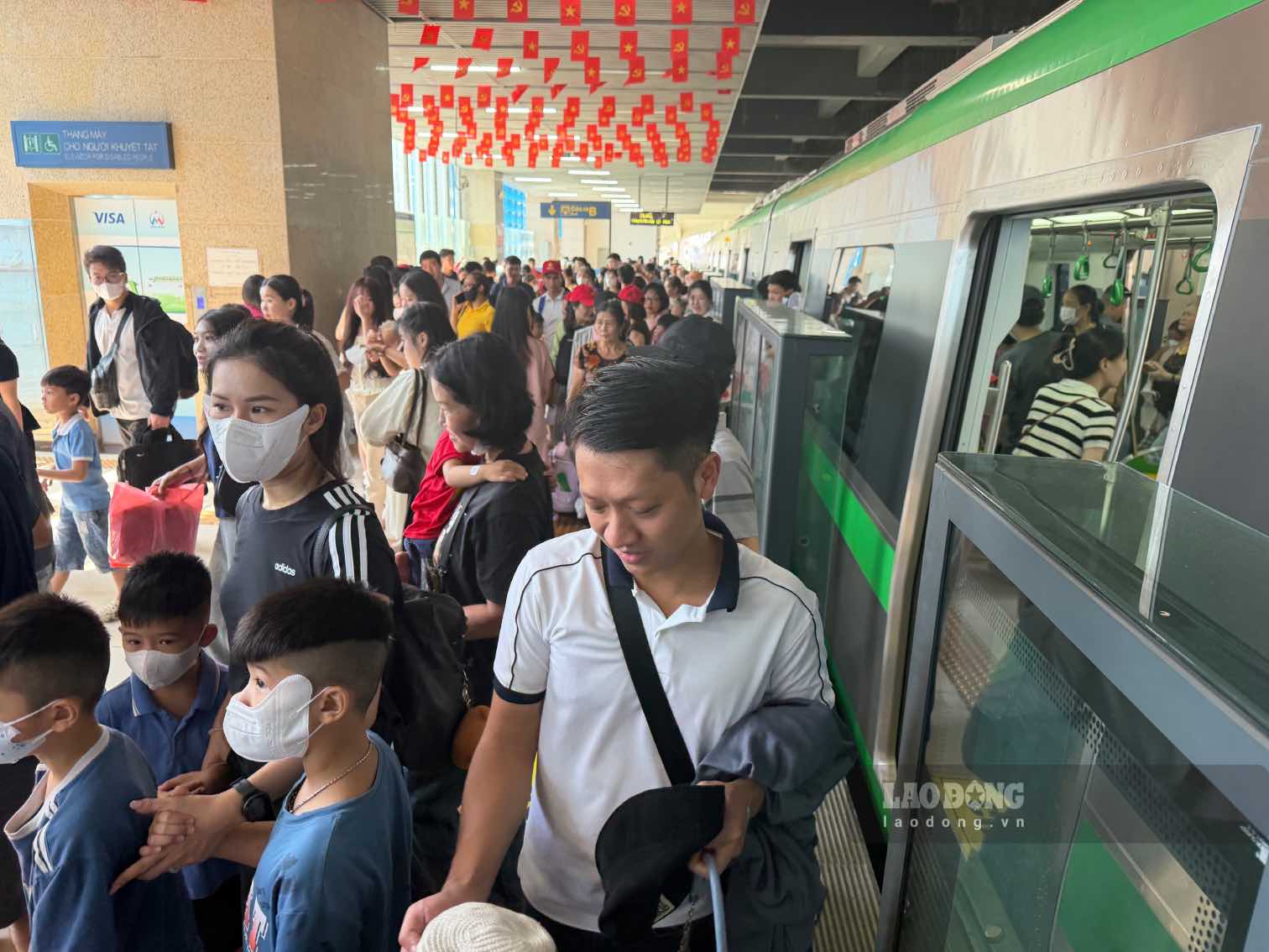 People and tourists experience the elevated train in Hanoi. Photo: Minh Hanh