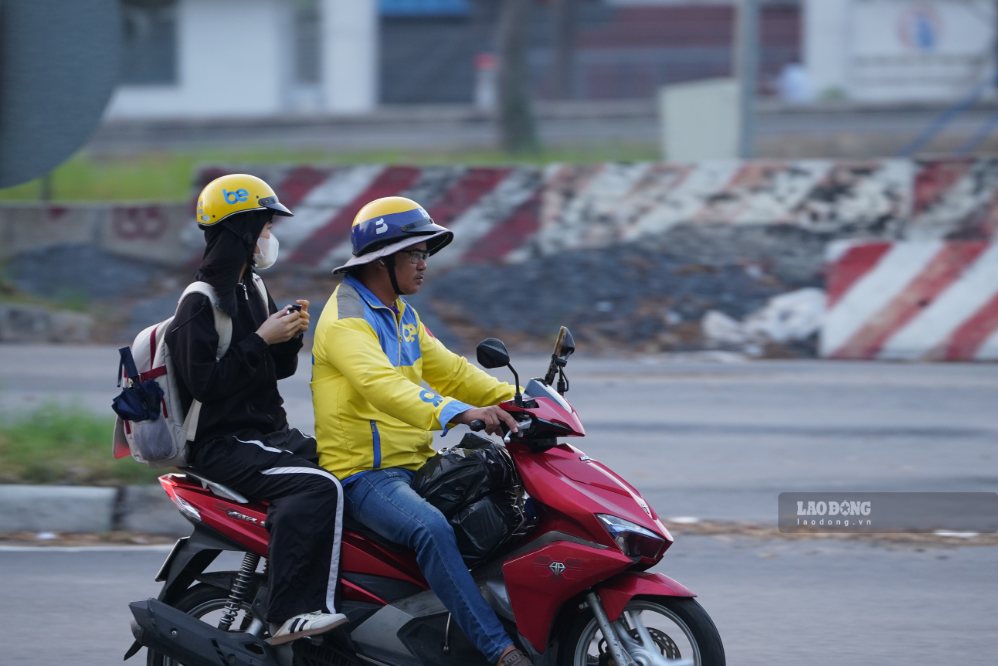 Nhu cầu gọi xe tăng tại các khu vực vui chơi, giải trí trong kỳ nghỉ lễ. Ảnh: Hạ Mây