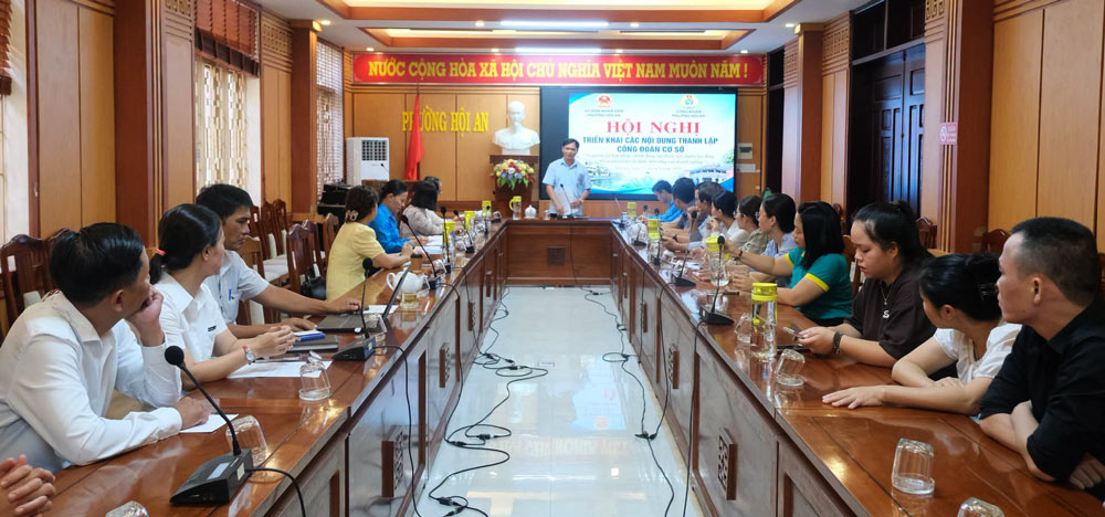 Hoi An Ward Trade Union, Da Nang organizes conference to deploy contents on establishing grassroots trade unions. Photo: Hoi An Trade Union