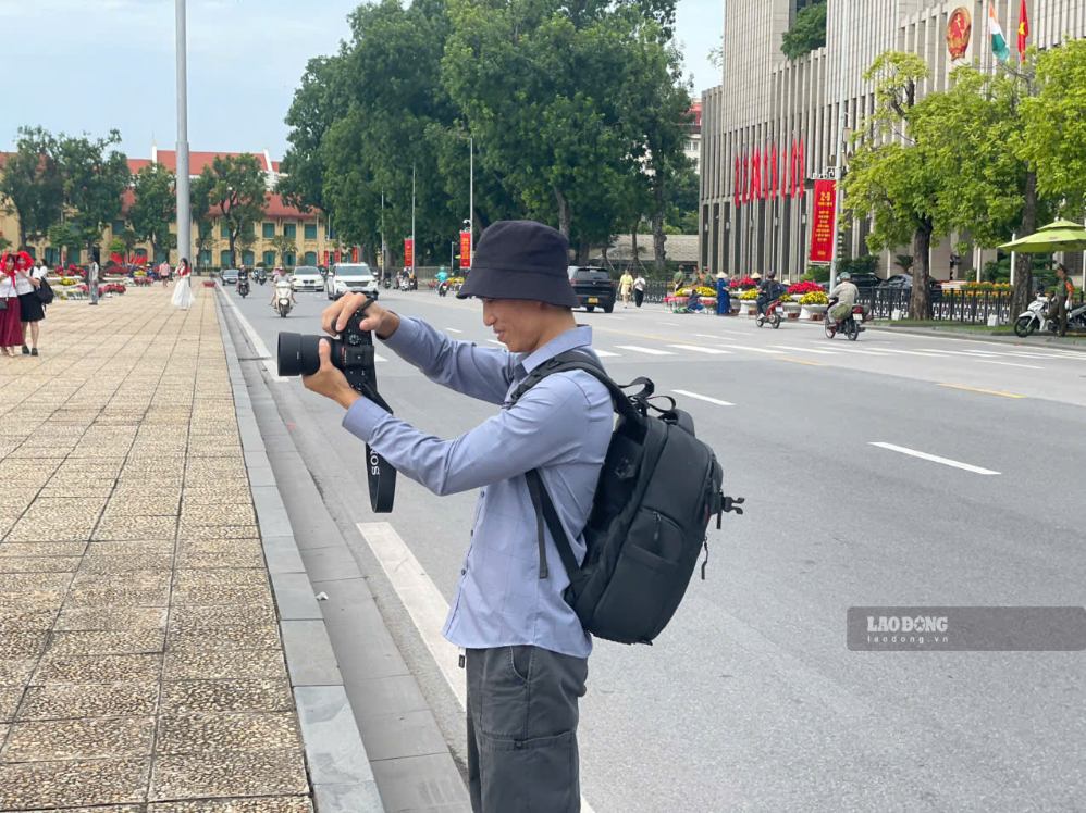Vào những dịp cao điểm, công việc của các thợ ảnh trở nên nhộn nhịp hơn nhờ nhu cầu chụp ảnh tăng cao. Ảnh: I La