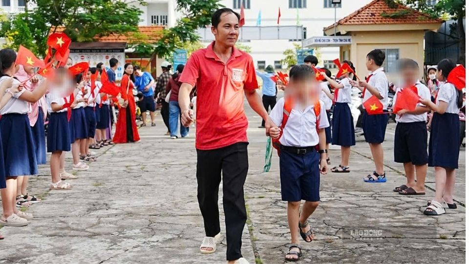 Vinh Long Department of Education and Training proactively prepares for the new school year. Photo: Hoang Loc