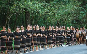 Du khách thích thú với văn hóa truyền thống, lễ hội ở Măng Đen