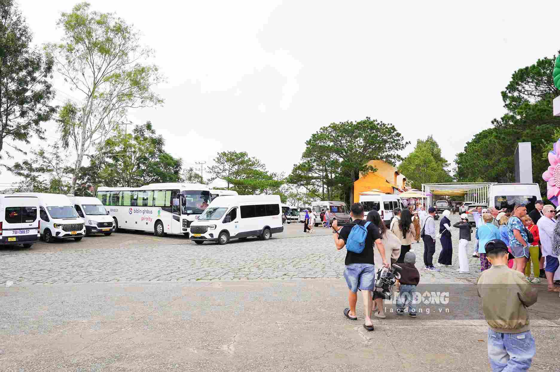 Khu du lịch Thung lũng Tình Yêu nhộn nhịp du khách ngày đầu nghỉ lễ Quốc khánh. Ảnh: Phúc Khánh