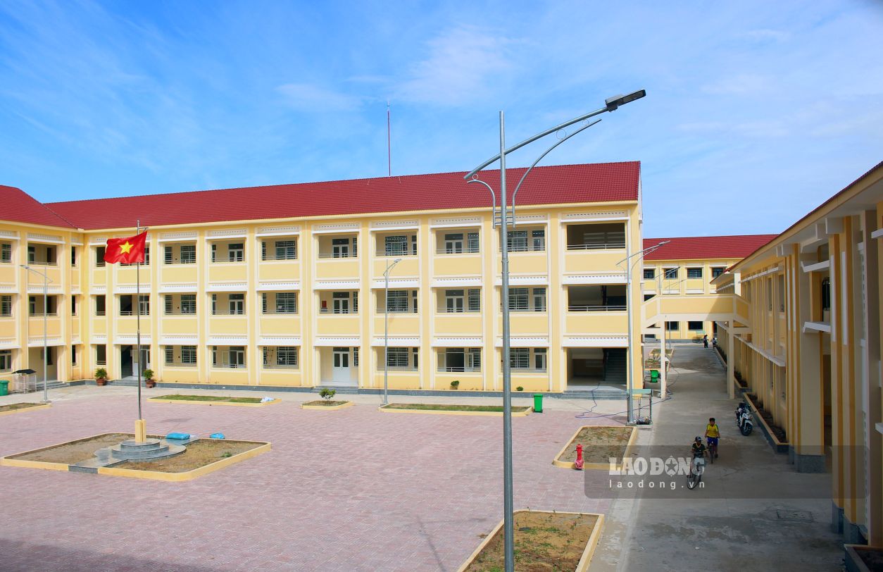 Đây là dự án đầu tư cải tạo với kinh phí hơn 13,7 tỷ đồng. Quy mô 45 lớp học, gồm 32 lớp khối tiểu học và 13 lớp khối trung học cơ sở. Ảnh: Thanh Mai 