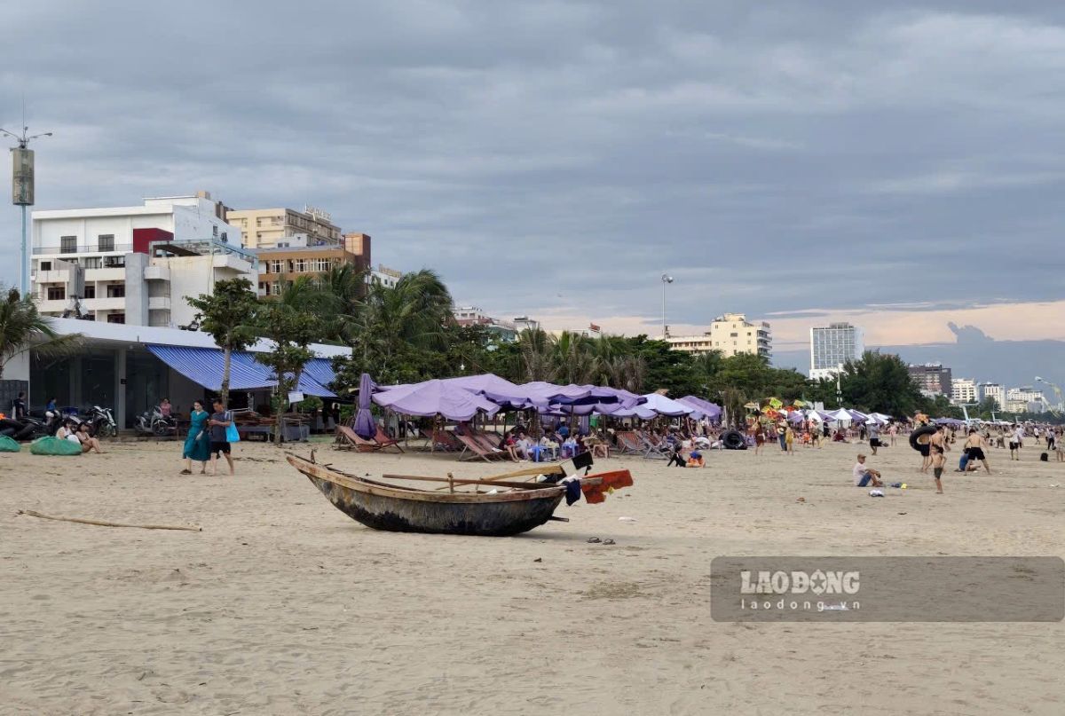 Sam Son beach (Thanh Hoa) afternoon of August 30. Photo: Quach Du