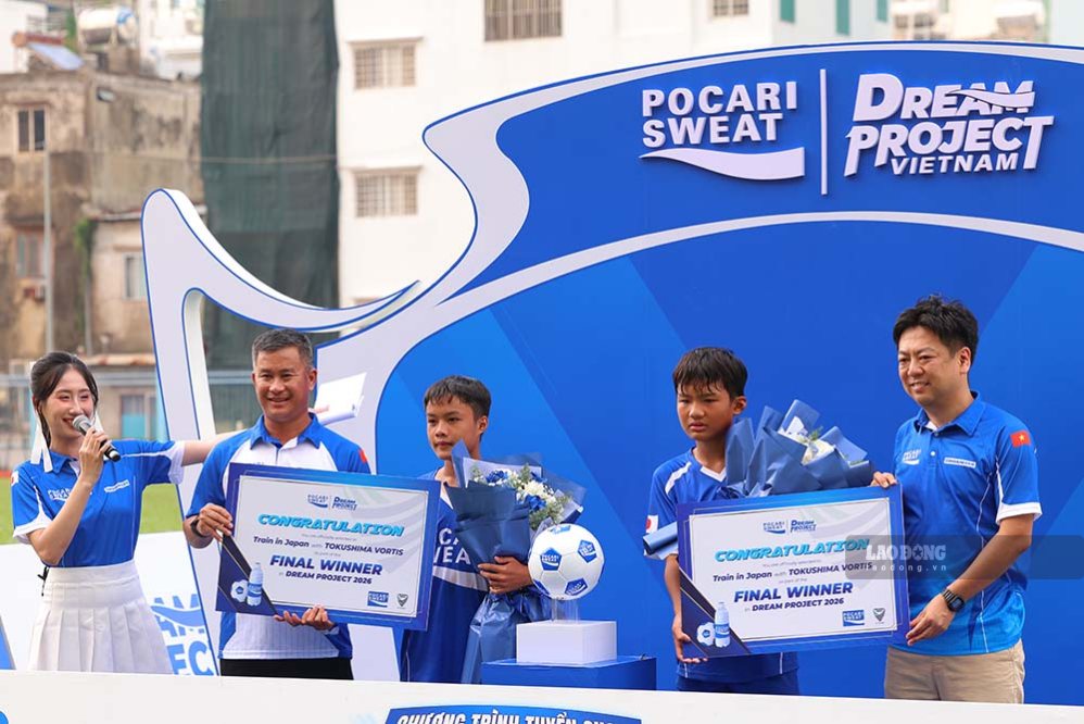 Two young Vietnamese players at the final round of the "Pocari Sweat - Japan Football Dream Season 2" Project. Photo: Thanh Vu