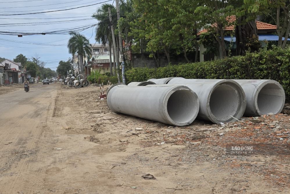 Các vật tư thi công. Ảnh: Duy Tuấn