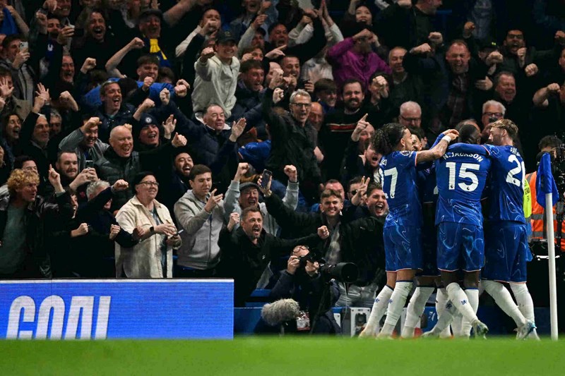 Chelsea has their second victory in the Premier League this season and rises to the top of the table. Photo: AFP