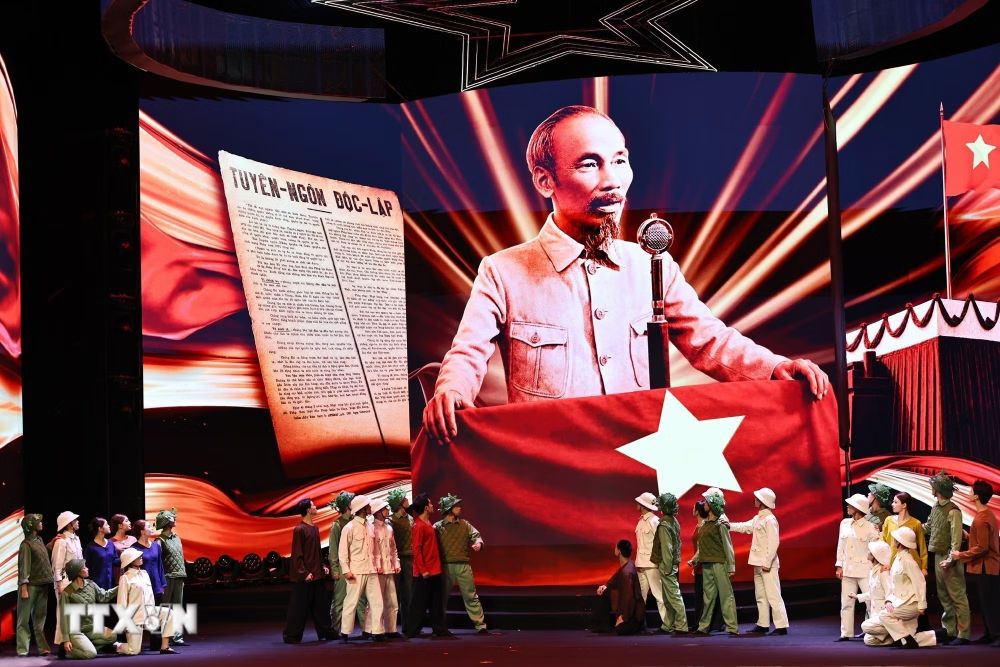 A special art performance in the "Independent Stars 2026" art political program. Photo: VNA