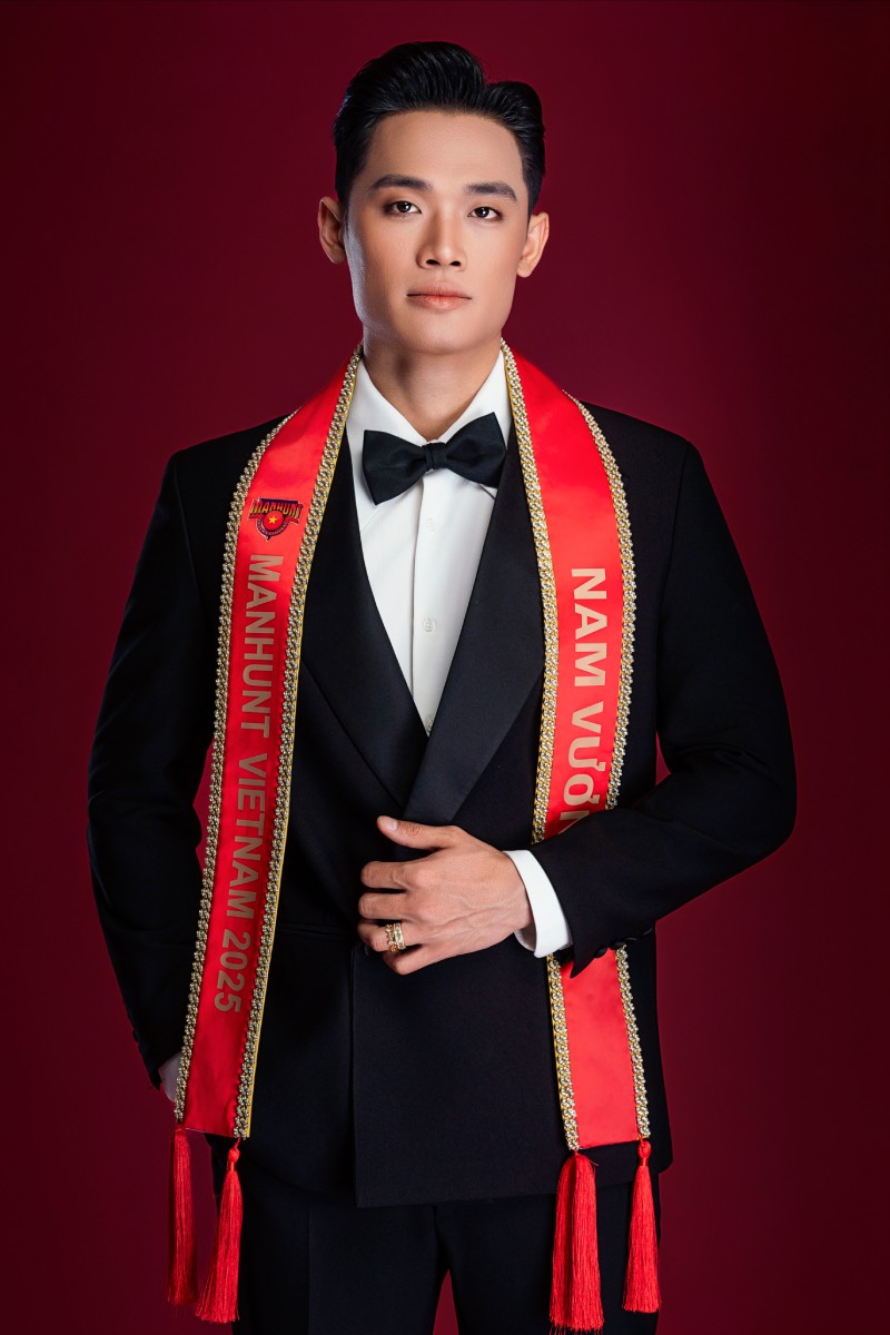 Nam vương Trần Tiến Dũng hướng đến hình ảnh người đàn ông Việt Nam tự tin, trưởng thành và hiện đại. Ảnh: Huy Trần.