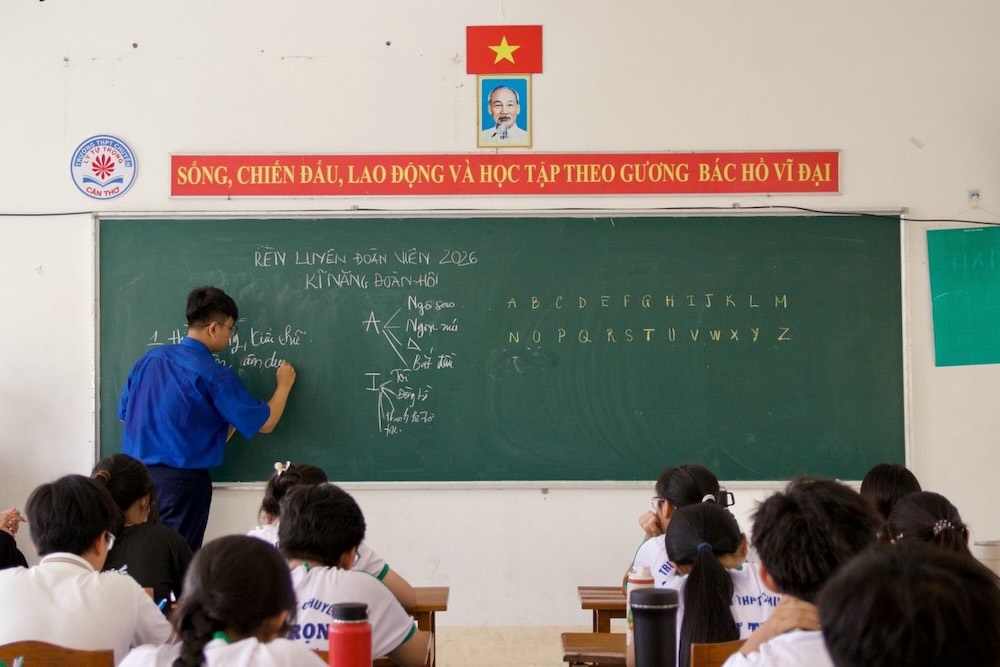 Ly Tu Trong High School for the Gifted (Can Tho City) organizes union member training for 10th grade students. Photo: Ly Tu Trong High School for the Gifted.