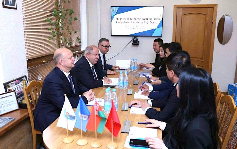 Overview of the exchange between the Vietnam Construction Trade Union and the Belarus Construction and Building Materials Industry Trade Union. Photo: Vietnam Construction Trade Union