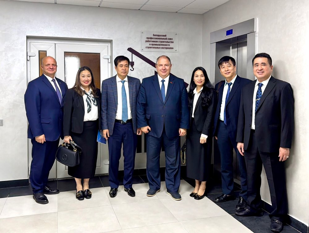 Đoàn đại biểu Công đoàn Xây dựng Việt Nam thăm, làm việc với Công đoàn ngành Xây dựng và Công nghiệp sản xuất vật liệu xây dựng Belarus. Ảnh: Công đoàn Xây dựng Việt Nam