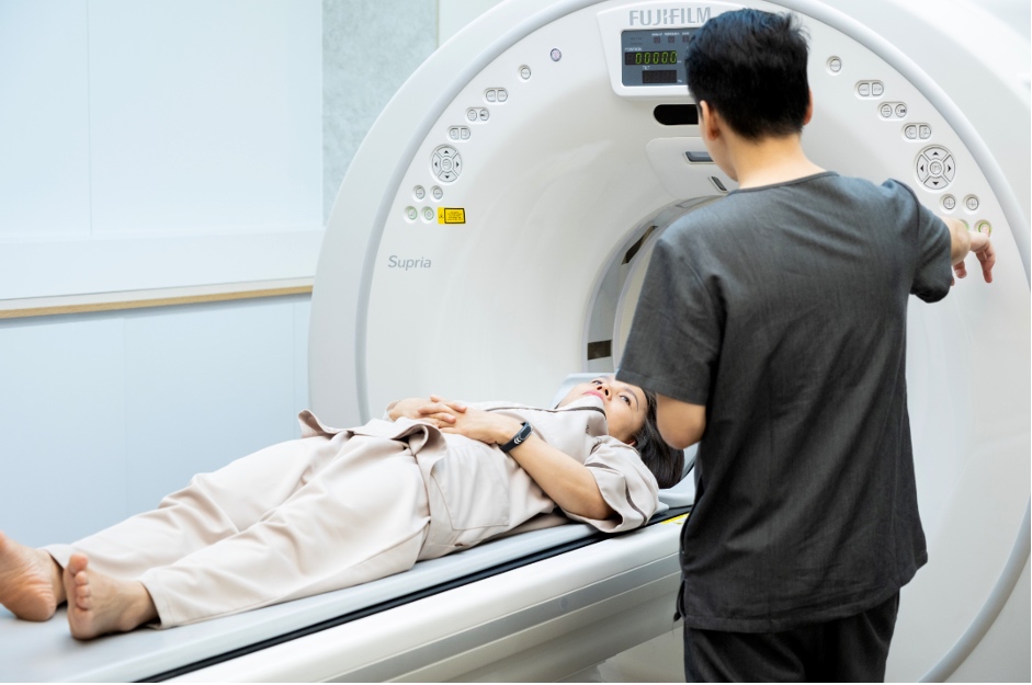 Khách hàng thực hiện kiểm tra sức khỏe tại NURA. Ảnh: NURA.