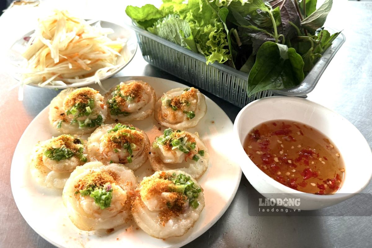 Vung Tau has many attractive breakfast dishes priced from 25 to 75 thousand VND, among which banh khot is loved by many people. Photo: Thanh An