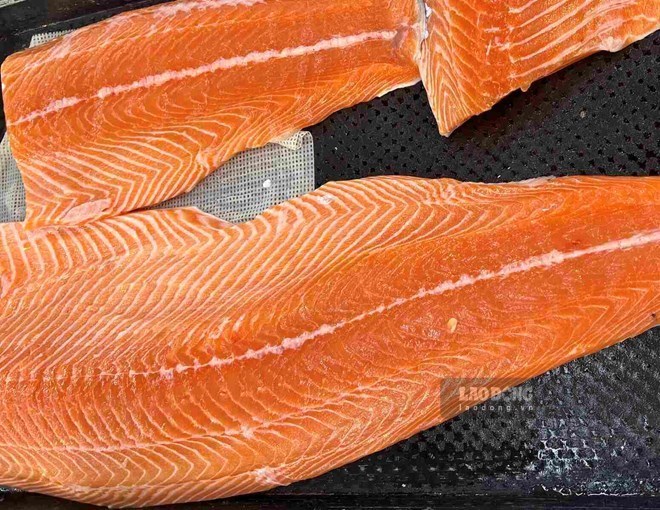 Salmon is suitable for gout patients, helping to support lowering uric acid. Photo: Kieu Vu.