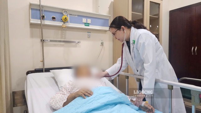 Bệnh nhân nếu không được chăm sóc giảm nhẹ không chỉ đau thể chất mà còn cả tinh thần. Ảnh: Nguyễn Ly