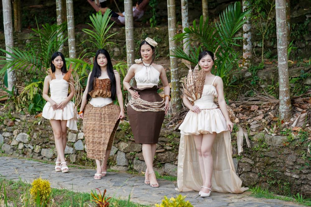 Students of Duy Tan University are radiant next to works from areca nuts. Photo: DTU