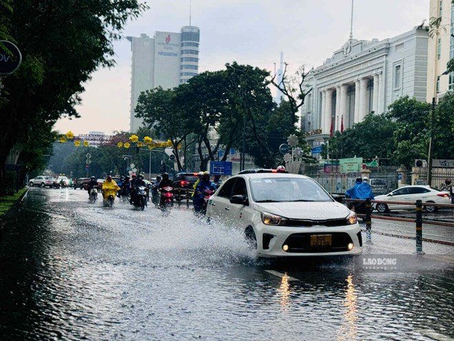 Southern region develops thunderstorms, many areas at risk of heavy rain in the afternoon of August 31. Photo: Anh Tu