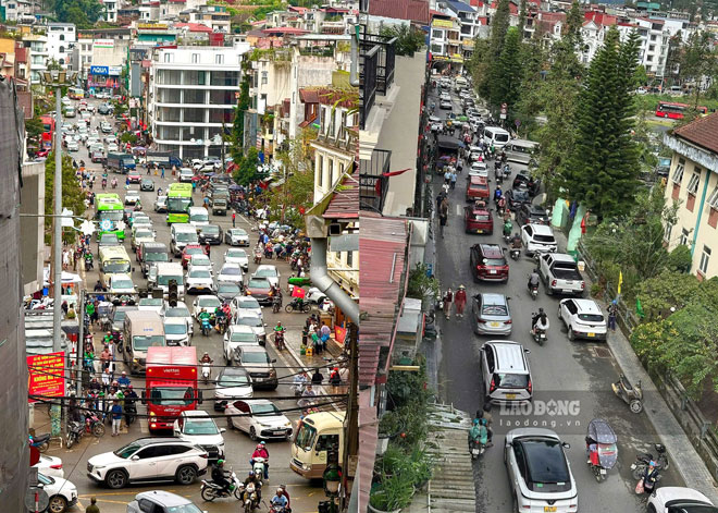 Ngày 31.8, Sa Pa đón lượng khách kỷ lục gần 200.000 người. Ảnh: Phạm Bằng
