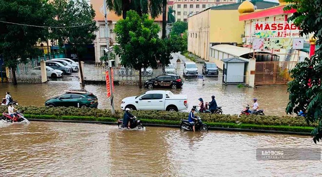 台風4号による大雨により、ハイフォン市の多くの道路が浸水しました。写真 24. 8:ナム・ルン