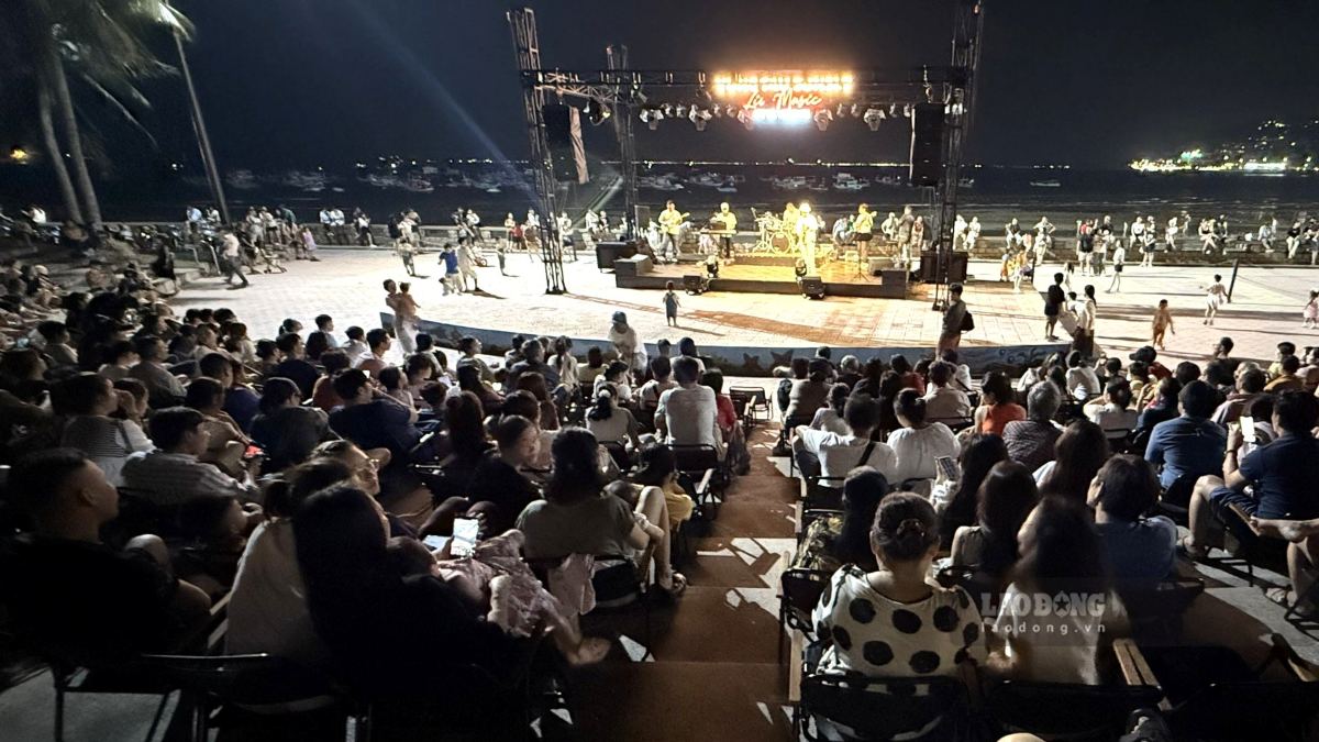 Scene of the free music space at Bai Truoc Park, Vung Tau. Photo: Thanh An