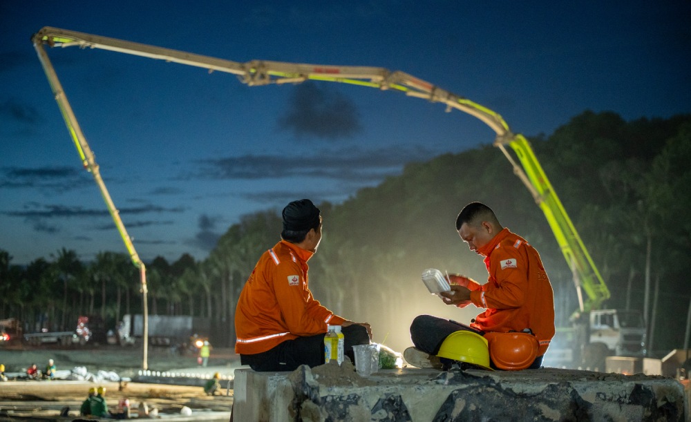 Thi công xuyên ngày đêm, quyết tâm sớm đưa các hạng mục về đích. Nguồn Sun Group