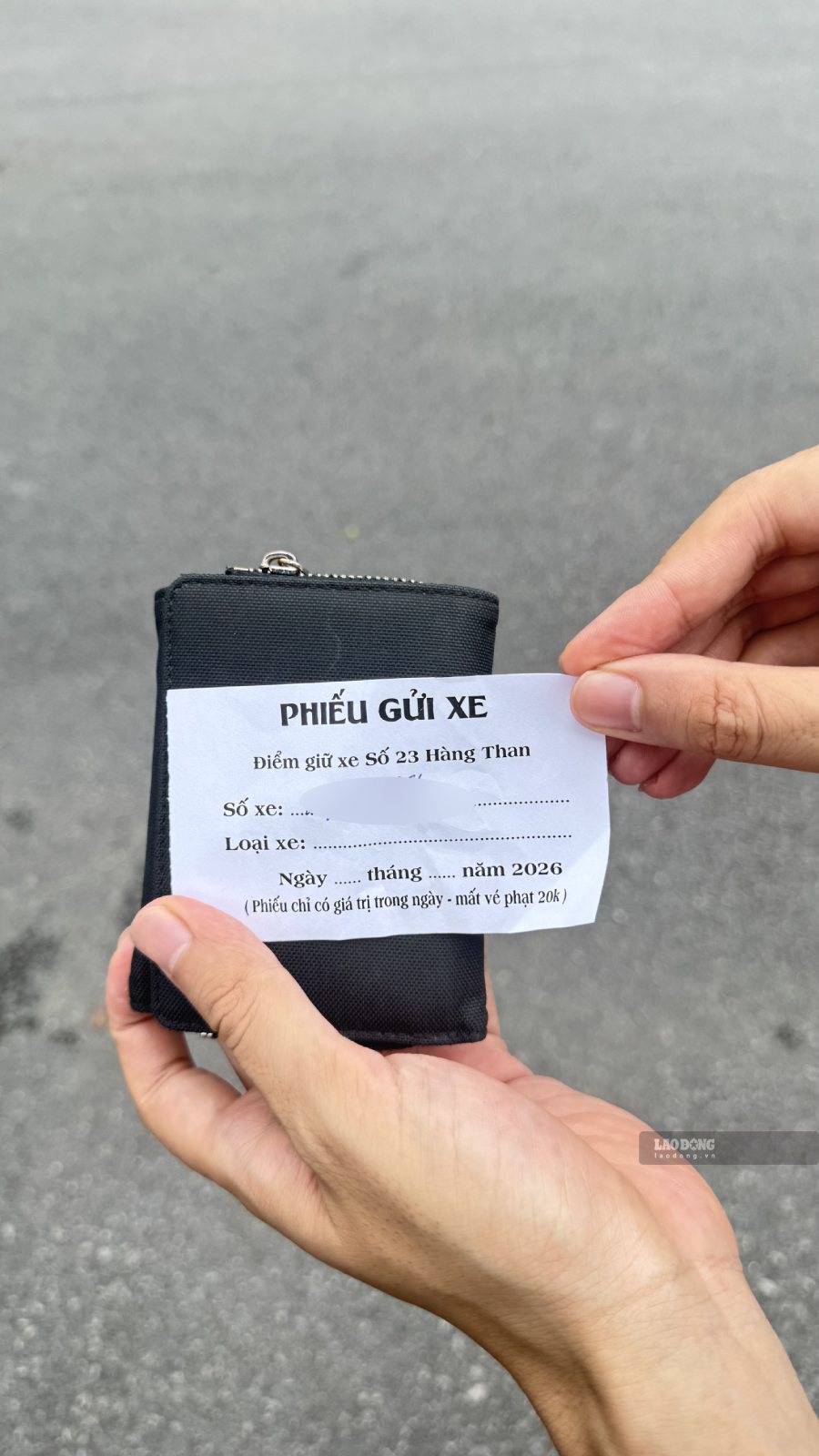Vé xe phóng viên nhận được ghi