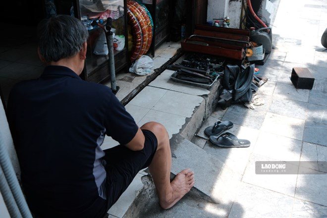 The proposal to reduce the age for enjoying social pension benefits has received much attention from elderly people without pensions. Photo: Huong Nha