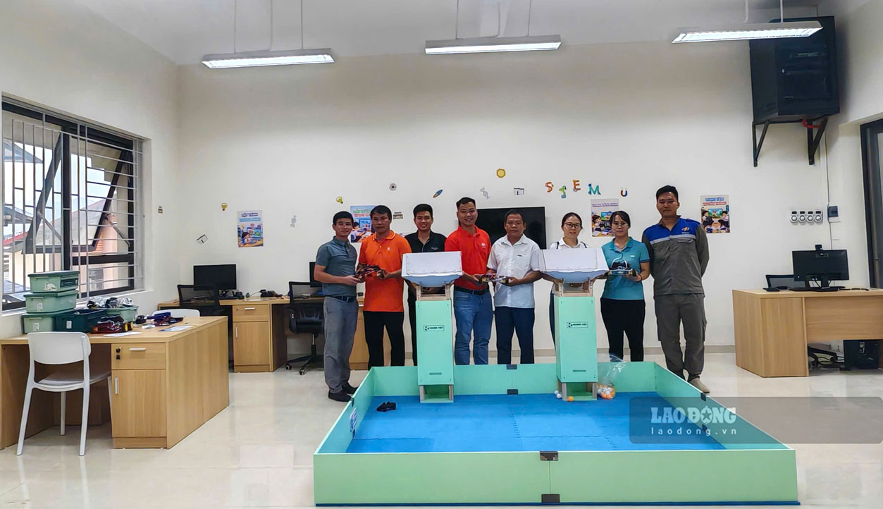 Sân thi đấu Thế vận hội Robot đã được lắp hoàn thiện bàn giao cho nhà trường. Ảnh: Quỳnh Trang