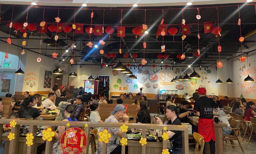 Many restaurants in Ho Chi Minh City keep prices unchanged during the holidays 2. 9. Photo: Ngoc Le