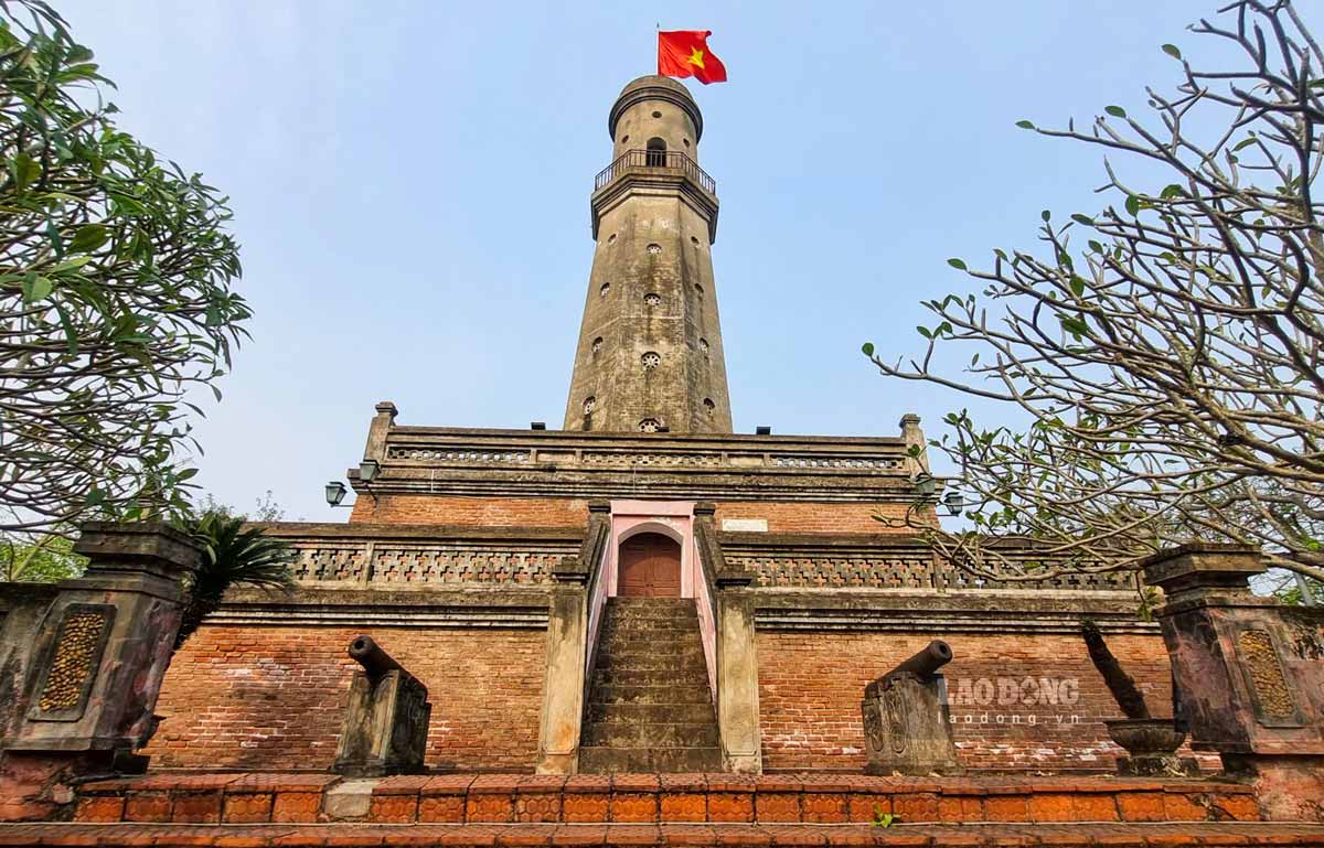One of the attractive destinations in Ninh Binh on National Day September 2nd is the Nam Dinh flagpole. Photo: Luong Ha