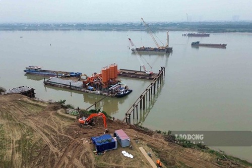 Ngoc Hoi bridge accelerates construction, target to be completed before APEC 2027. Photo: Song Huu