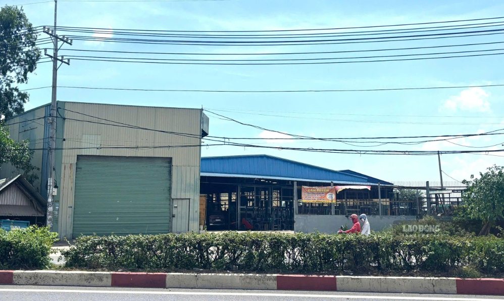 Many factories on the land of the Ho Chi Minh City - Thu Dau Mot - Chon Thanh Expressway Project still exist, while the September 2 deadline is approaching. Photo: Ha Nam