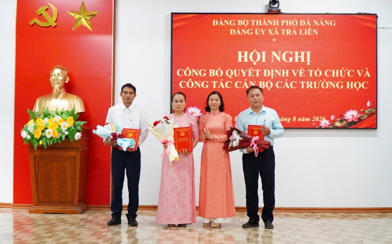 976 educational institutions in Da Nang still have 452 after arrangement. In the photo: Tra Lien mountainous commune consolidates the leadership team of schools after arrangement. Photo: Tra Lien Commune People's Committee