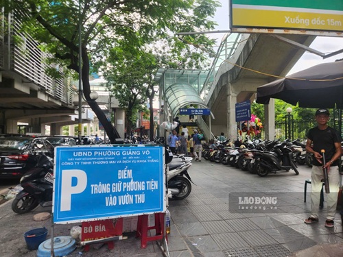 Parking lot at Hanoi Zoo area. Photo: Minh Hanh