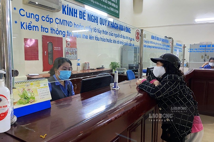 Train ticket prices during National Day differ greatly between peak and off-peak days. Photo: Tung Giang