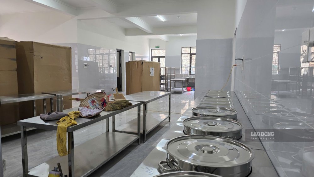 Thiết bị tại khu vực nhà ăn được bố trí đầy đủ. Ảnh: Thành An.