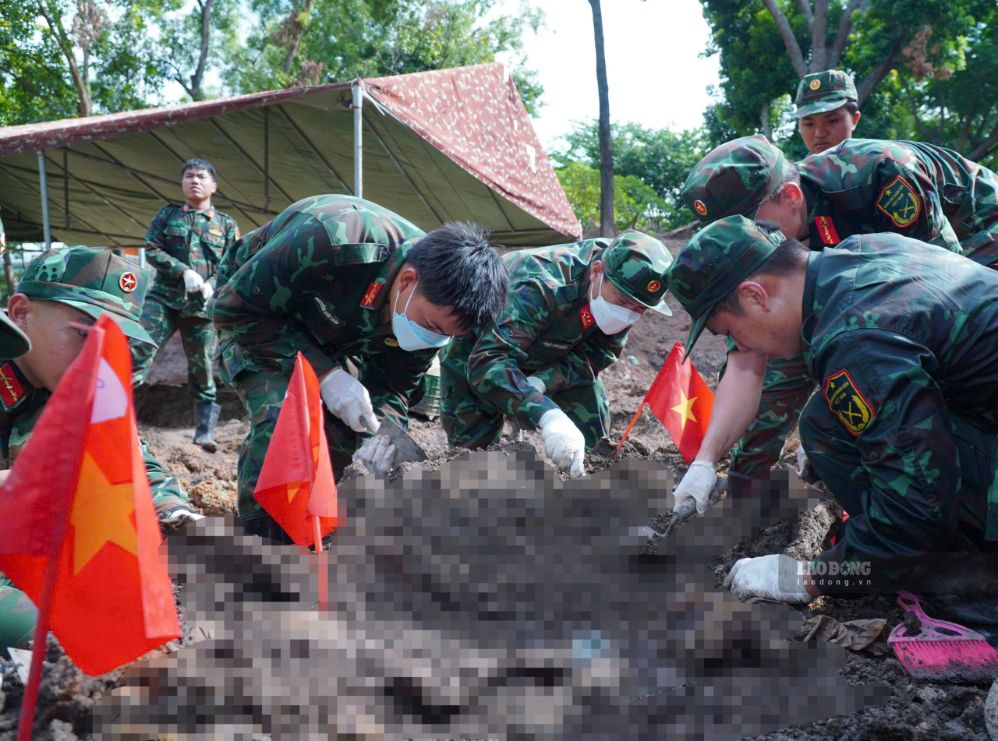 Công tác tìm kiếm được thực hiện khẩn trương nhưng thận trọng, với mong muốn sớm đưa các liệt sĩ trở về. Ảnh: Anh Tú