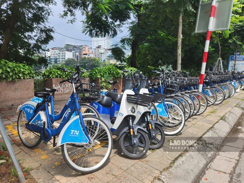 Làng Văn hóa - Du lịch các dân tộc Việt Nam thí điểm xe đạp điện. Ảnh: Minh Hạnh