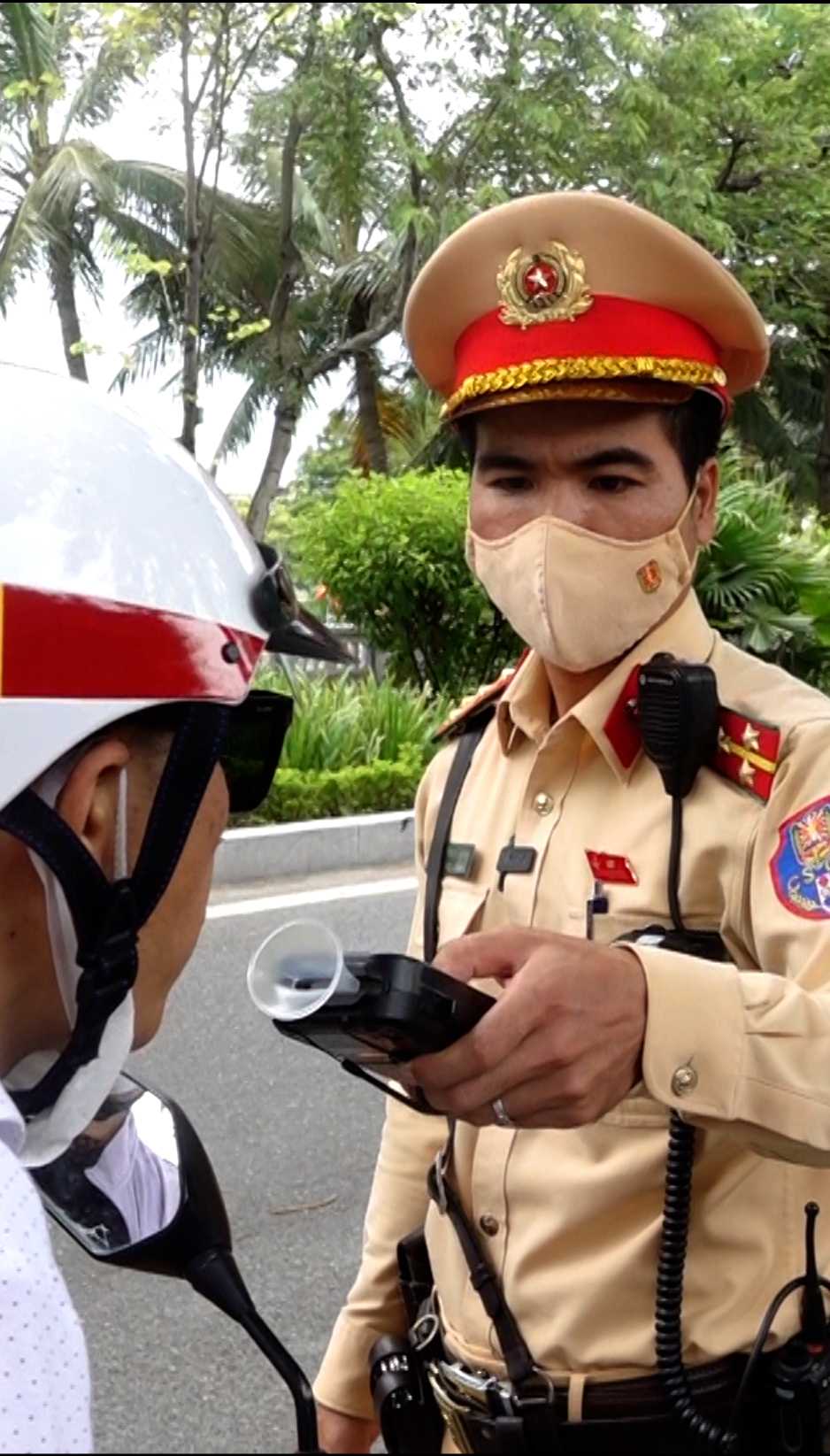 Ngày nghỉ lễ, CSGT Hà Nội mạnh tay xử lý nồng độ cồn