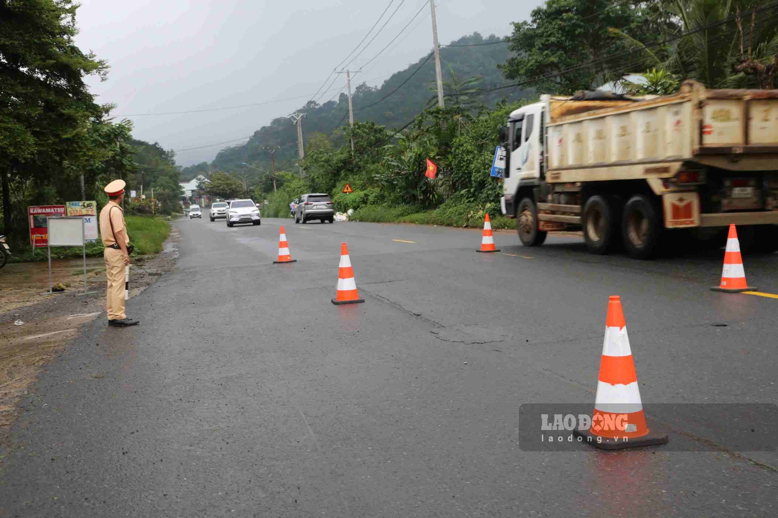 CSGT lập chốt xử lý vi phạm trên Quốc lộ 20 để bảo đảm an toàn giao thông trong kỳ nghỉ lễ Quốc khánh 2.9. Ảnh: Phúc Khánh 